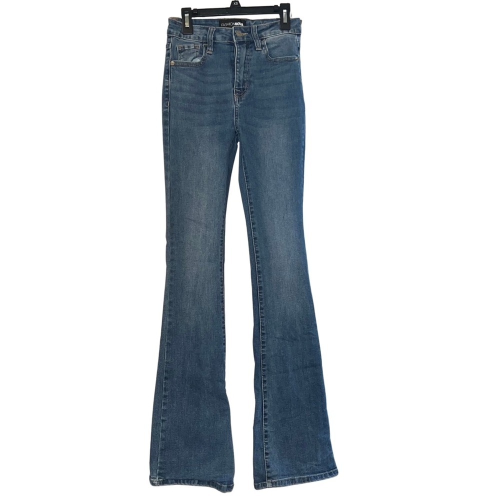 Fashion Nova Classic Blue Flared Jeans Size:1